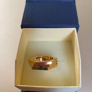 NWT 14K SOLID YELLOW GOLD HEXAGONAL TRIPLE ROW WAVE RING.,SIZE 7.